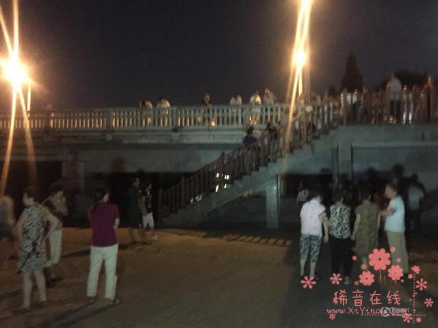 南京孕妇桥洞下临盆 广场舞大妈热心援助