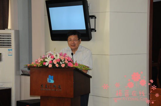  　　中国社会组织促进会常务副会长孙伟林代表主办方致辞