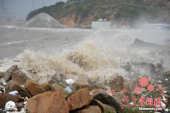 “杜鹃”登陆福建：多地受淹 学校复课