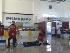 郭长江副会长带队督查“红十字救护站”
