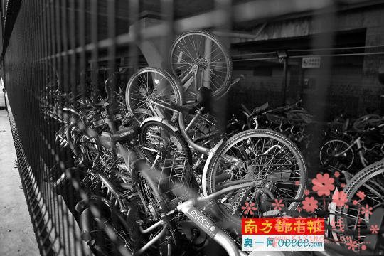 深圳千辆共享单车被锁在公共自行车仓库