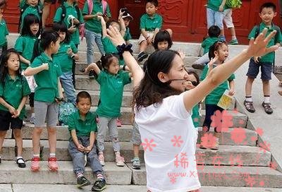 李一诺：做慈善和教育常常让我灰头土脸，但比做“女神”更真实